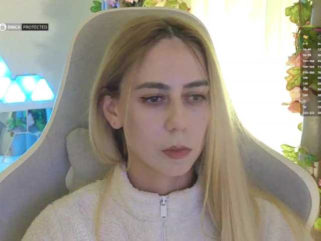 -Light-Fury-'s BongaCams show and profile