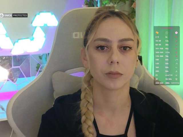 -Light-Fury-'s BongaCams show and profile