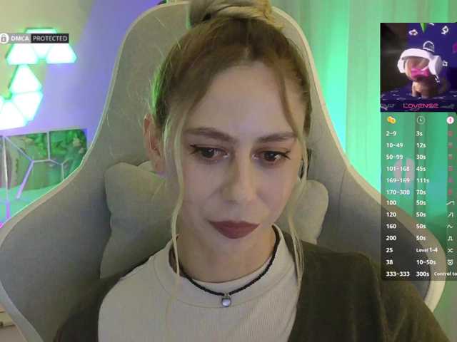 -Light-Fury-'s BongaCams show and profile