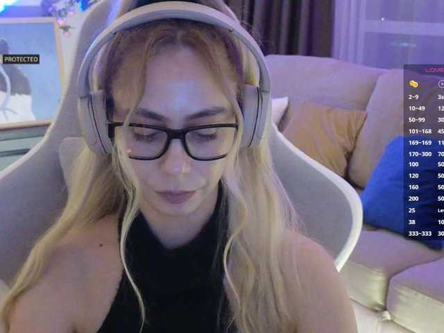 -Light-Fury-'s BongaCams show and profile