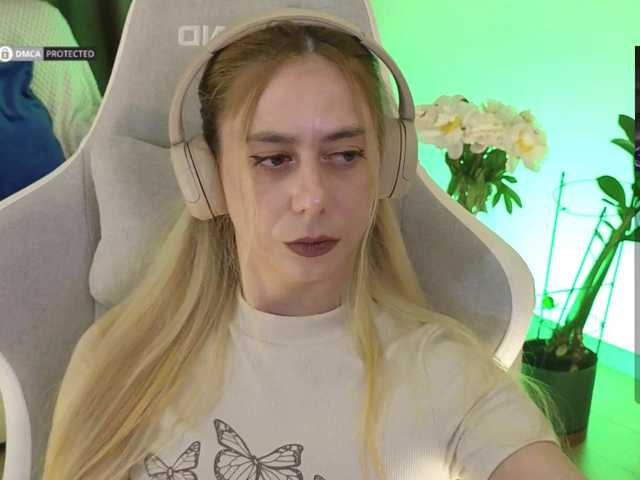 -Light-Fury-'s BongaCams show and profile