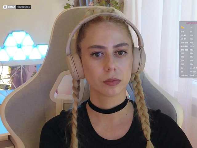 -Light-Fury-'s BongaCams show and profile