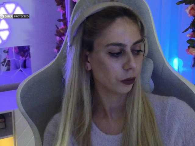 -Light-Fury-'s BongaCams show and profile