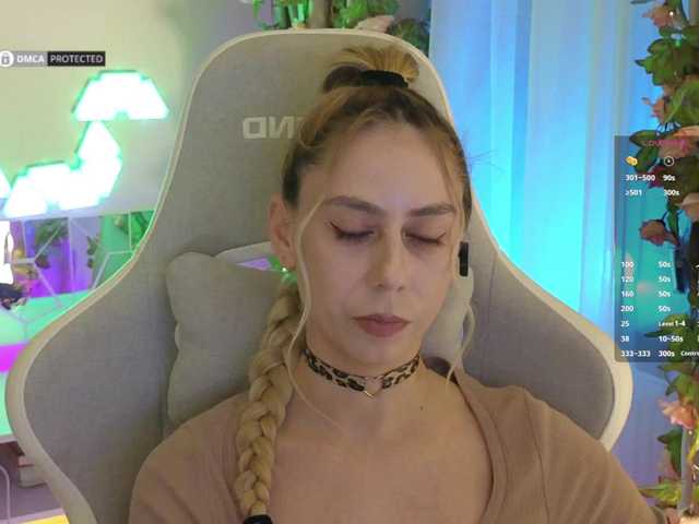 -Light-Fury-'s BongaCams show and profile