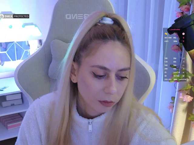 -Light-Fury-'s BongaCams show and profile