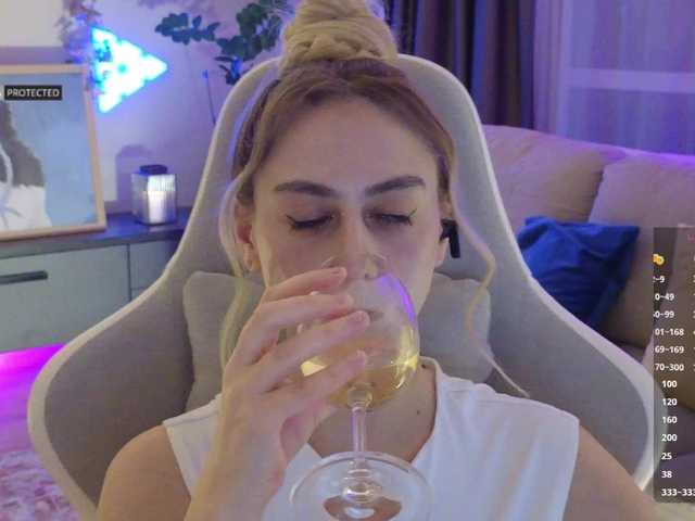 -Light-Fury-'s BongaCams show and profile