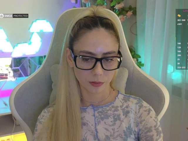 -Light-Fury-'s BongaCams show and profile