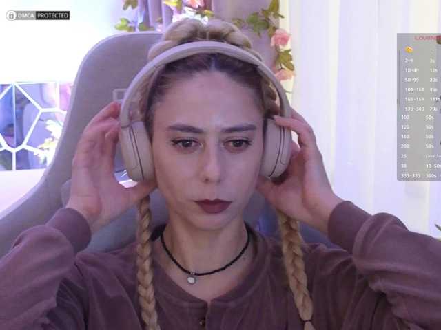 -Light-Fury-'s BongaCams show and profile