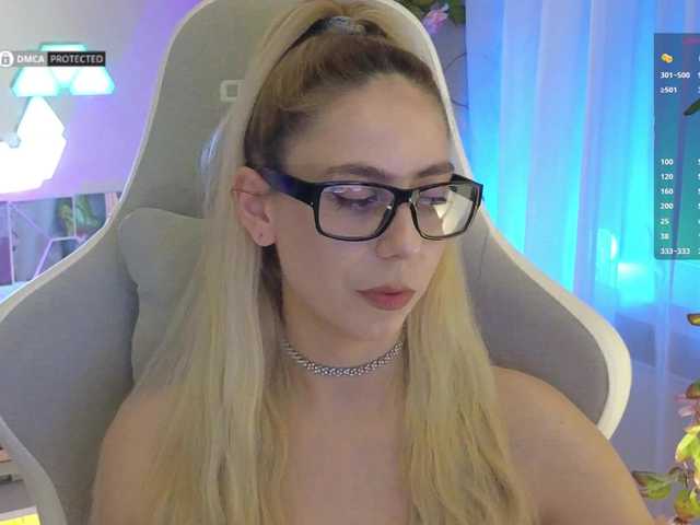 -Light-Fury-'s BongaCams show and profile