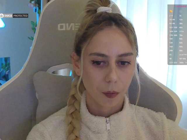 -Light-Fury-'s BongaCams show and profile