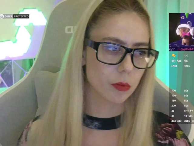 -Light-Fury-'s BongaCams show and profile