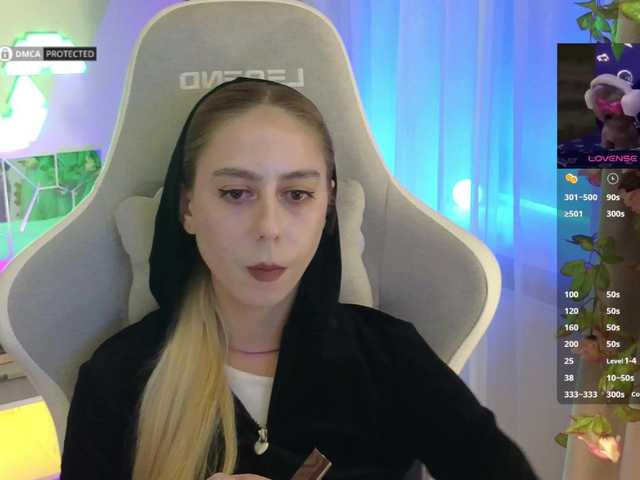 -Light-Fury-'s BongaCams show and profile