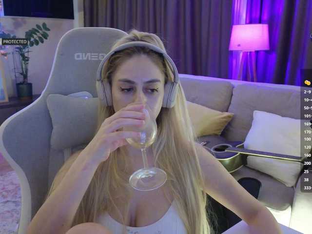 -Light-Fury-'s BongaCams show and profile