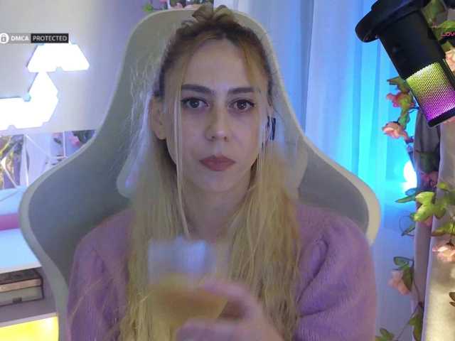 -Light-Fury-'s BongaCams show and profile