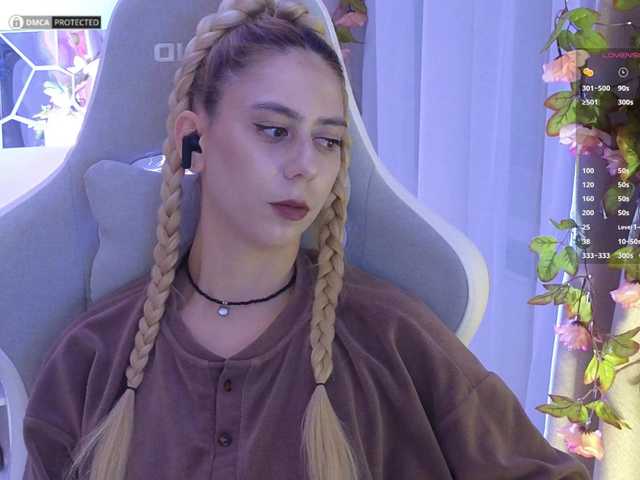 -Light-Fury-'s BongaCams show and profile