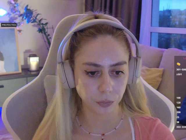 -Light-Fury-'s BongaCams show and profile