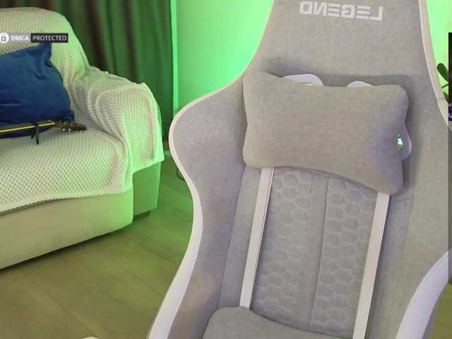 -Light-Fury-'s BongaCams show and profile