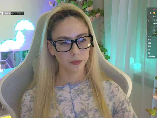 -Light-Fury-'s BongaCams show and profile