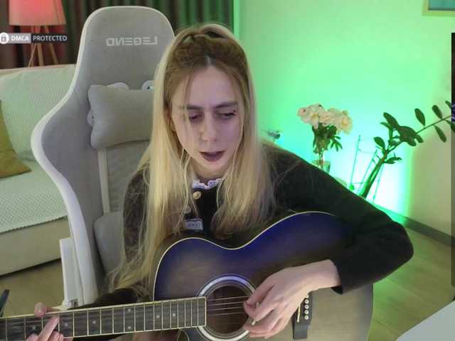 -Light-Fury-'s BongaCams show and profile