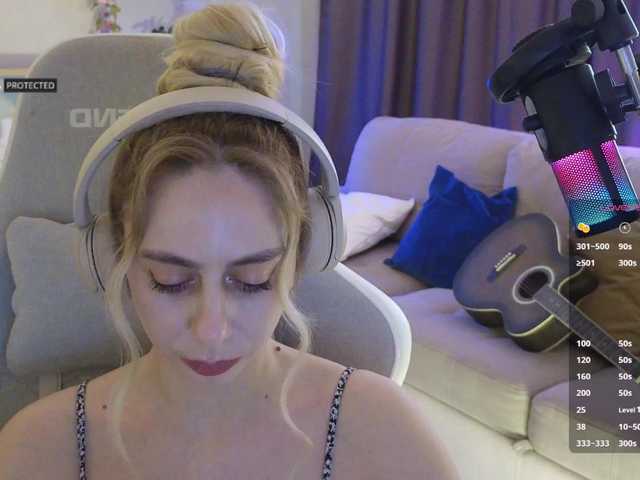 -Light-Fury-'s BongaCams show and profile