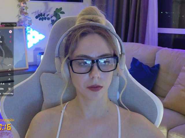 -Light-Fury-'s BongaCams show and profile