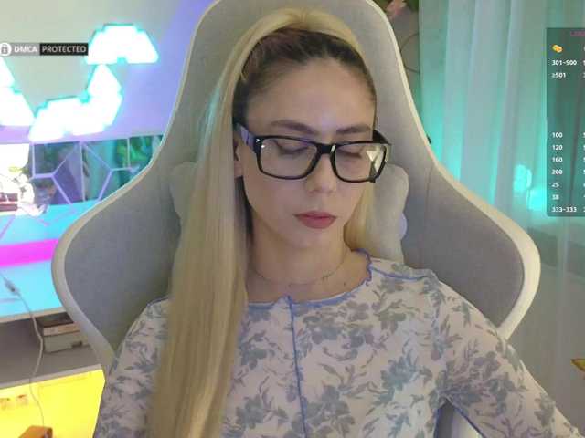 -Light-Fury-'s BongaCams show and profile