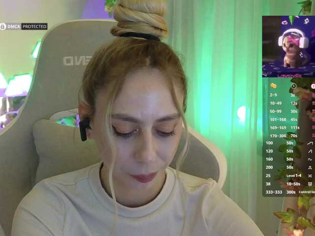 -Light-Fury-'s BongaCams show and profile