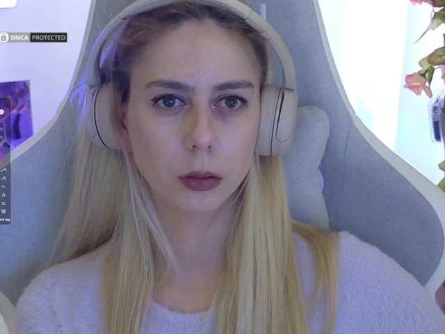 -Light-Fury-'s BongaCams show and profile