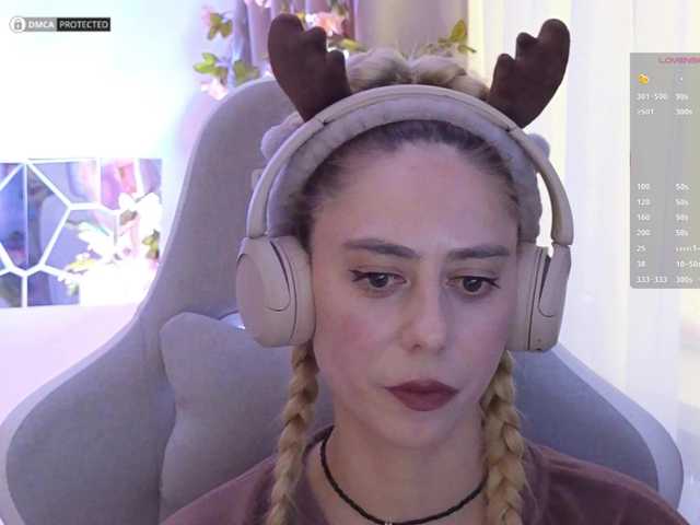 -Light-Fury-'s BongaCams show and profile