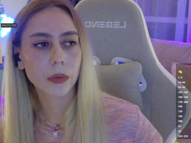 -Light-Fury-'s BongaCams show and profile