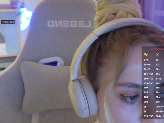 -Light-Fury-'s BongaCams show and profile