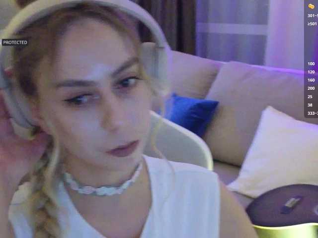 -Light-Fury-'s BongaCams show and profile