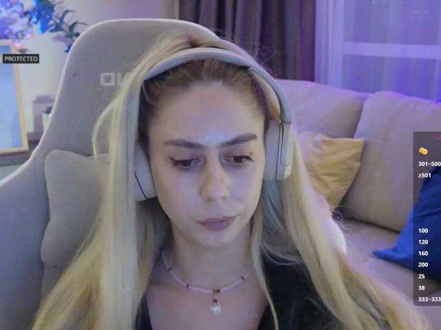 -Light-Fury-'s BongaCams show and profile