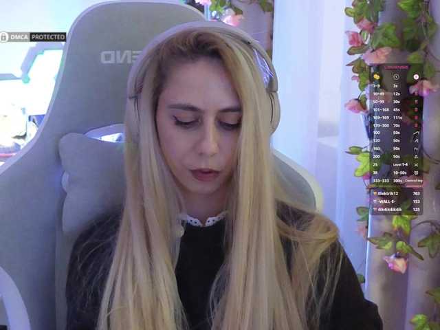 -Light-Fury-'s BongaCams show and profile