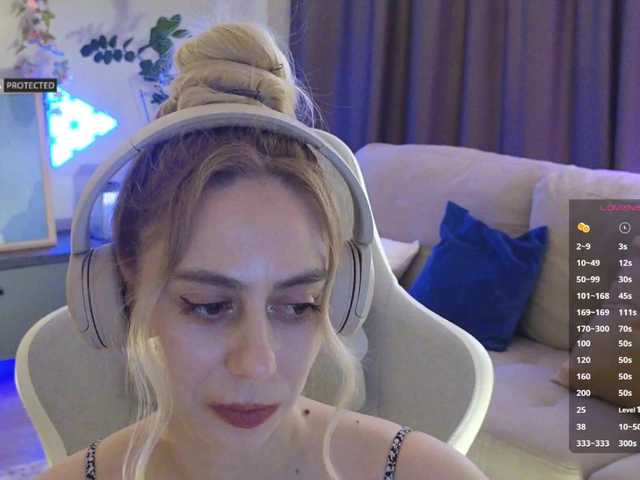 -Light-Fury-'s BongaCams show and profile