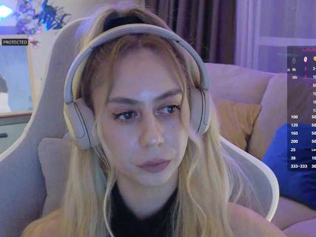 -Light-Fury-'s BongaCams show and profile