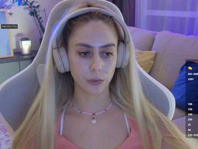 -Light-Fury-'s BongaCams show and profile