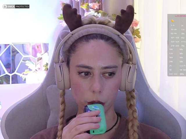 -Light-Fury-'s BongaCams show and profile