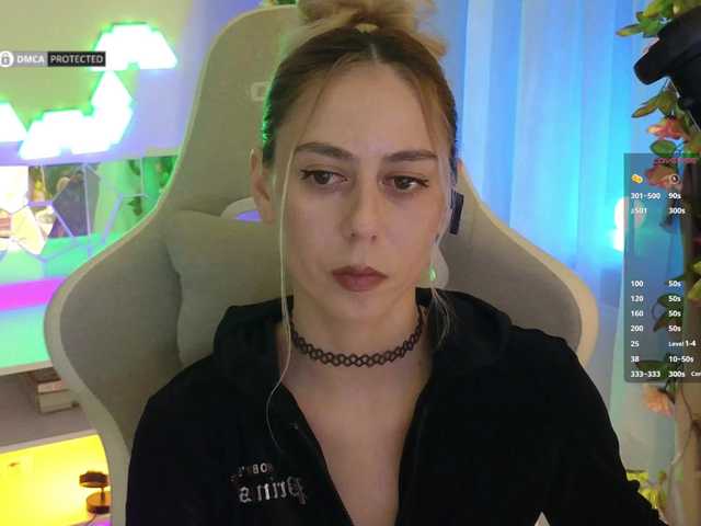 -Light-Fury-'s BongaCams show and profile