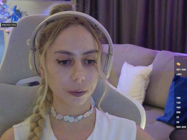 -Light-Fury-'s BongaCams show and profile