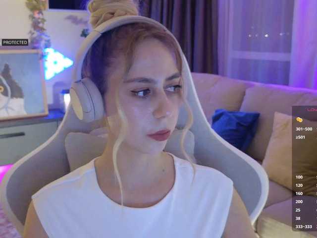 -Light-Fury-'s BongaCams show and profile