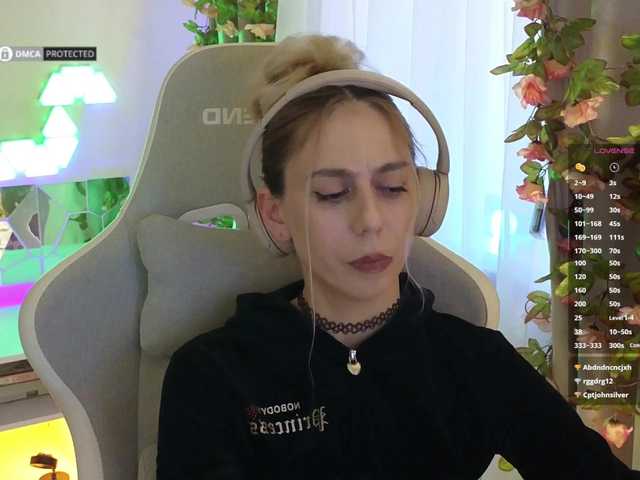 -Light-Fury-'s BongaCams show and profile