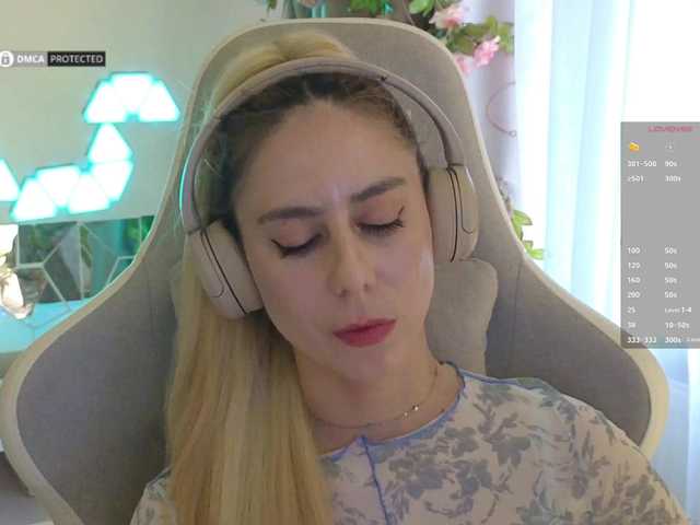 -Light-Fury-'s BongaCams show and profile