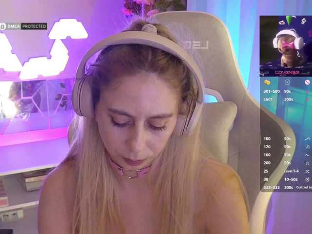 -Light-Fury-'s BongaCams show and profile