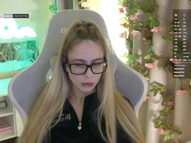 -Light-Fury-'s BongaCams show and profile