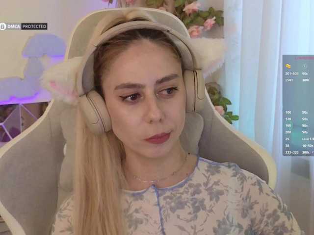 -Light-Fury-'s BongaCams show and profile