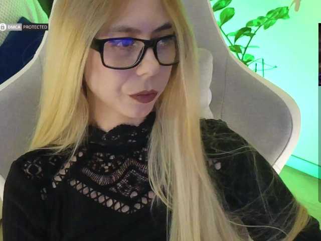 -Light-Fury-'s BongaCams show and profile