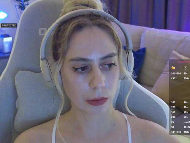 -Light-Fury-'s BongaCams show and profile