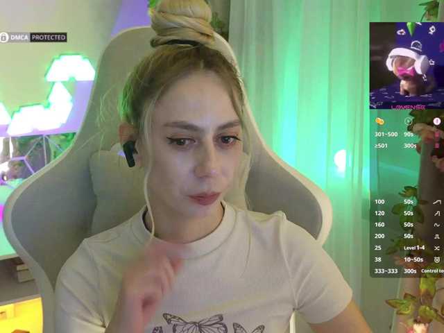 -Light-Fury-'s BongaCams show and profile