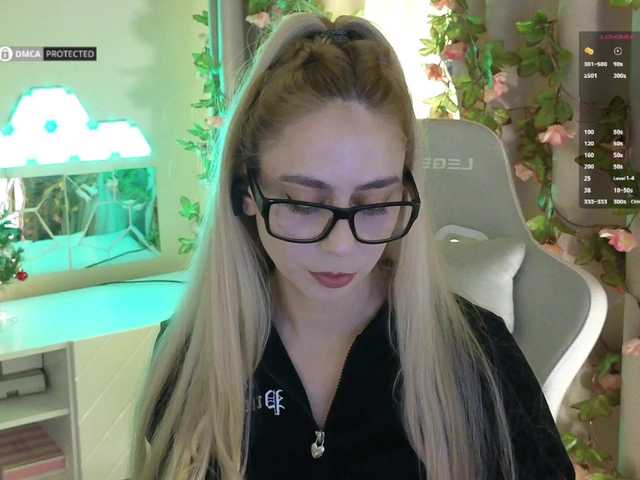 -Light-Fury-'s BongaCams show and profile